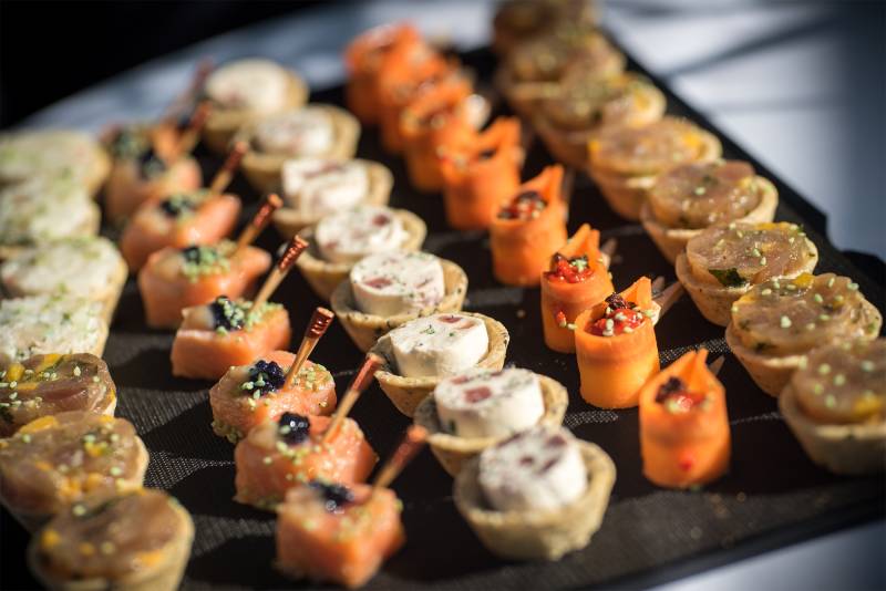 Traiteur Du Pic, votre partenaire culinaire pour les mariages, les événements et apéritifs dînatoires privés ou professionnels sur mesure en Occitanie